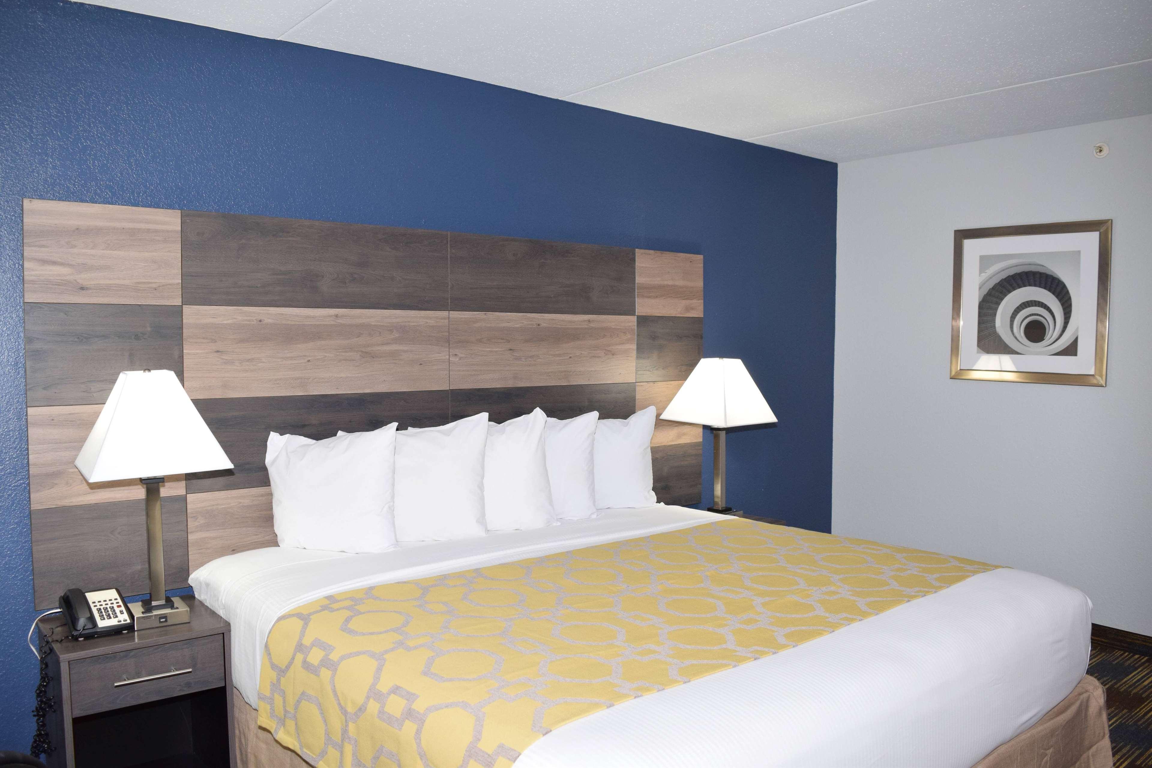 Baymont By Wyndham - Chicago - Addison - O'Hare Hotel Bagian luar foto