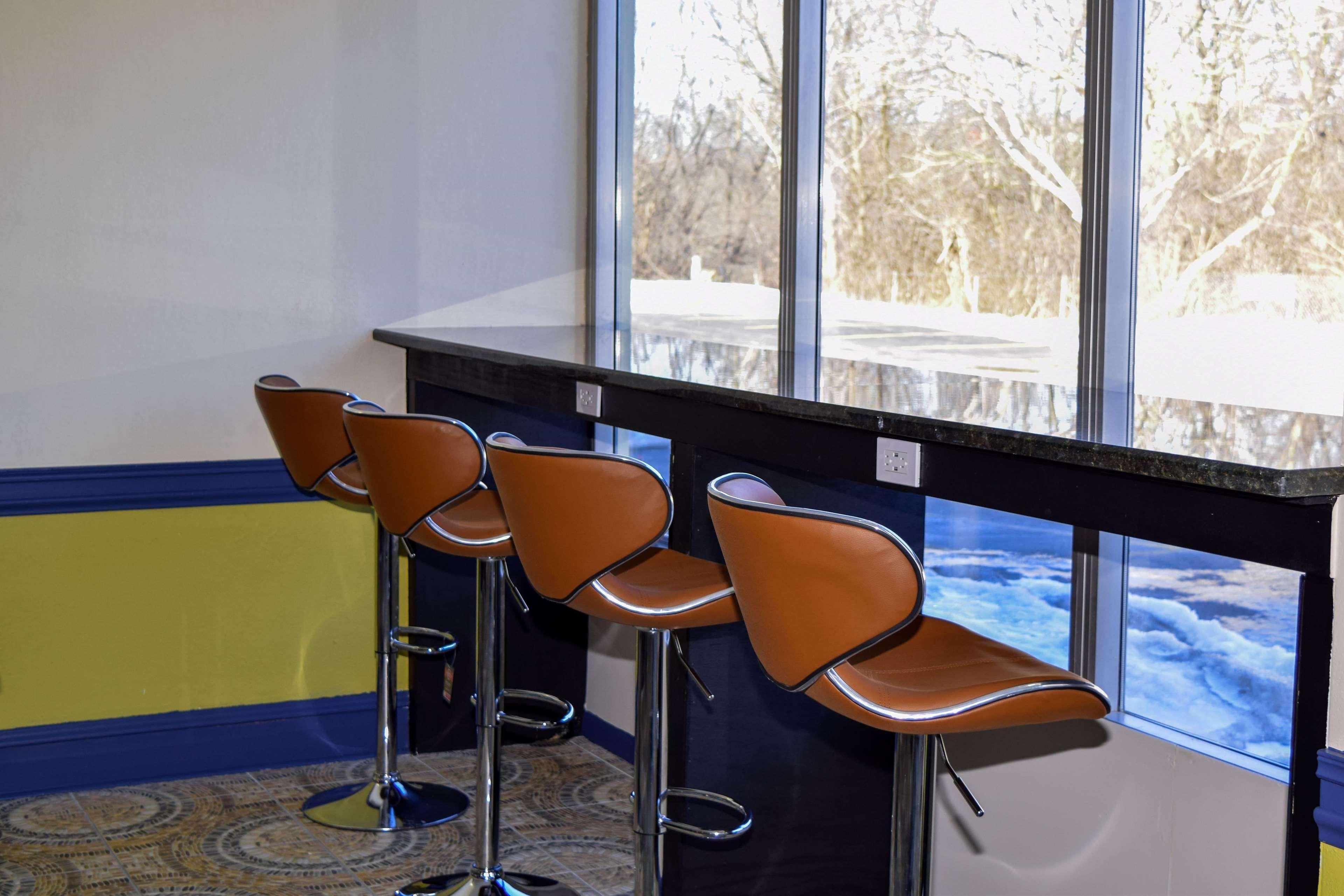 Baymont By Wyndham - Chicago - Addison - O'Hare Hotel Bagian luar foto